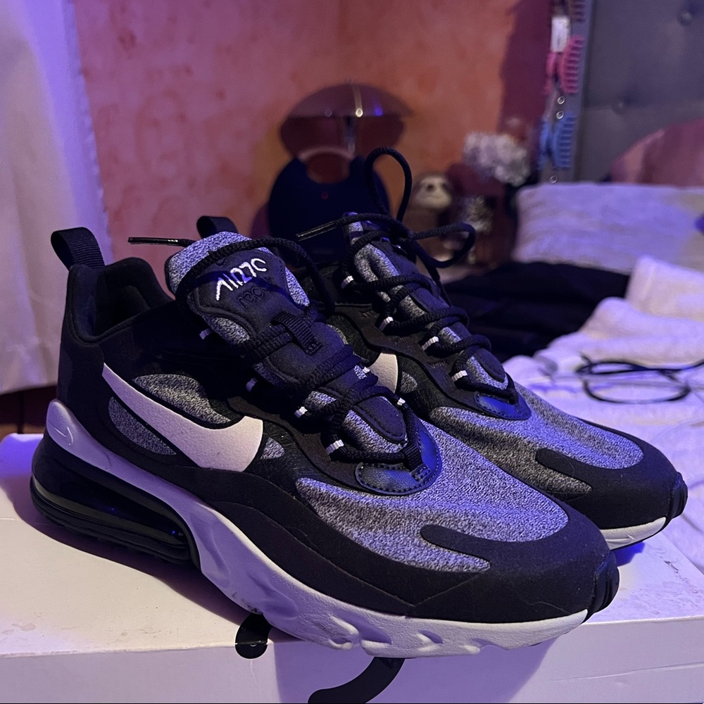 NIKE WOMEN AIR MAX 270 REACT SIZE 7.5 BLACK GREY AND WHITE